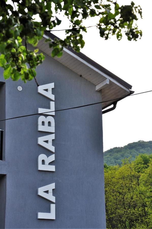 Pensiunea La Rabla Hotel Dubova Bagian luar foto