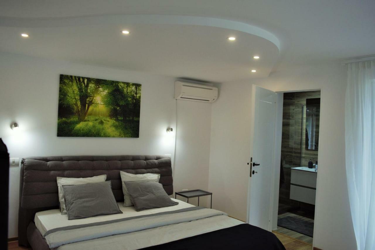 Pensiunea La Rabla Hotel Dubova Bagian luar foto